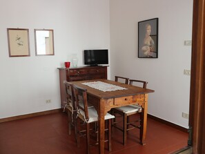 Dúplex, 1 habitación, balcón | Servicio de comidas en la habitación