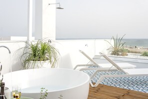 Habitación, Terraza, vista al océano | Escritorio, insonorización, wifi gratis y ropa de cama 