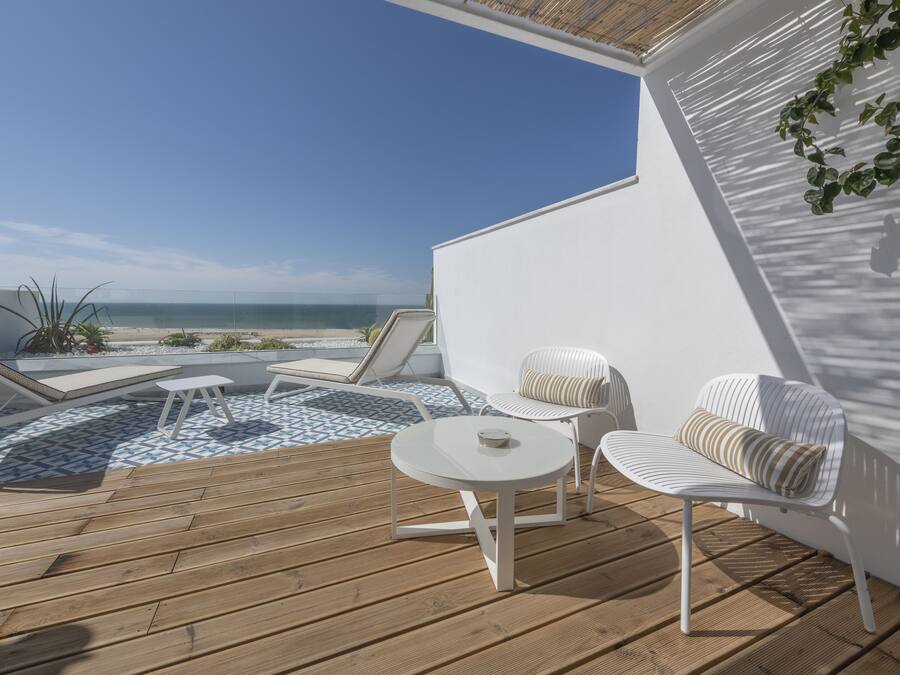 Kamer, terras, uitzicht op oceaan | Een bureau, geluiddichte muren, gratis wifi, beddengoed