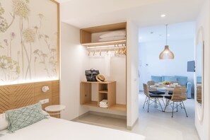 Estudio familiar, 1 cama matrimonial y sofá cama | Escritorio, insonorización, wifi gratis y ropa de cama 