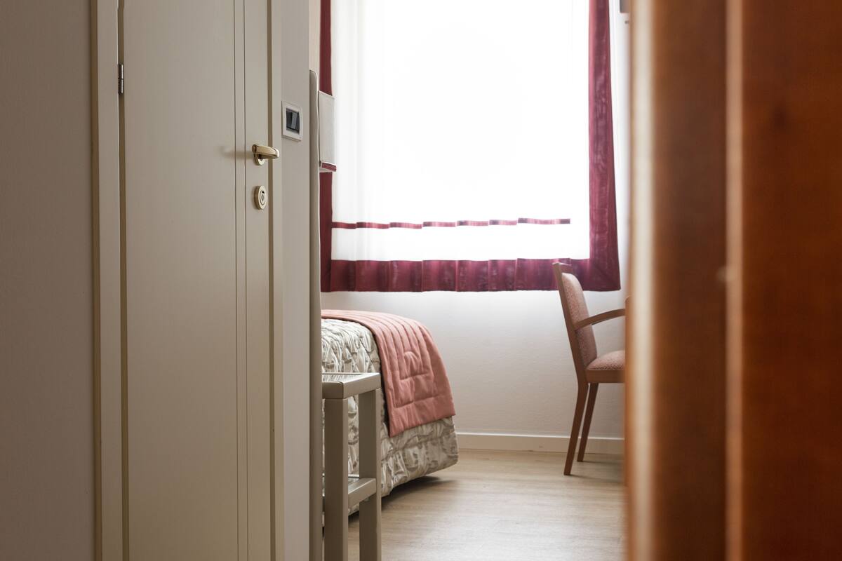 Habitación individual clásica | Escritorio, camas extra, wifi gratis y ropa de cama