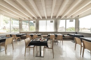 Breakfast area - Hotel Miramonti (Pove del Grappa)