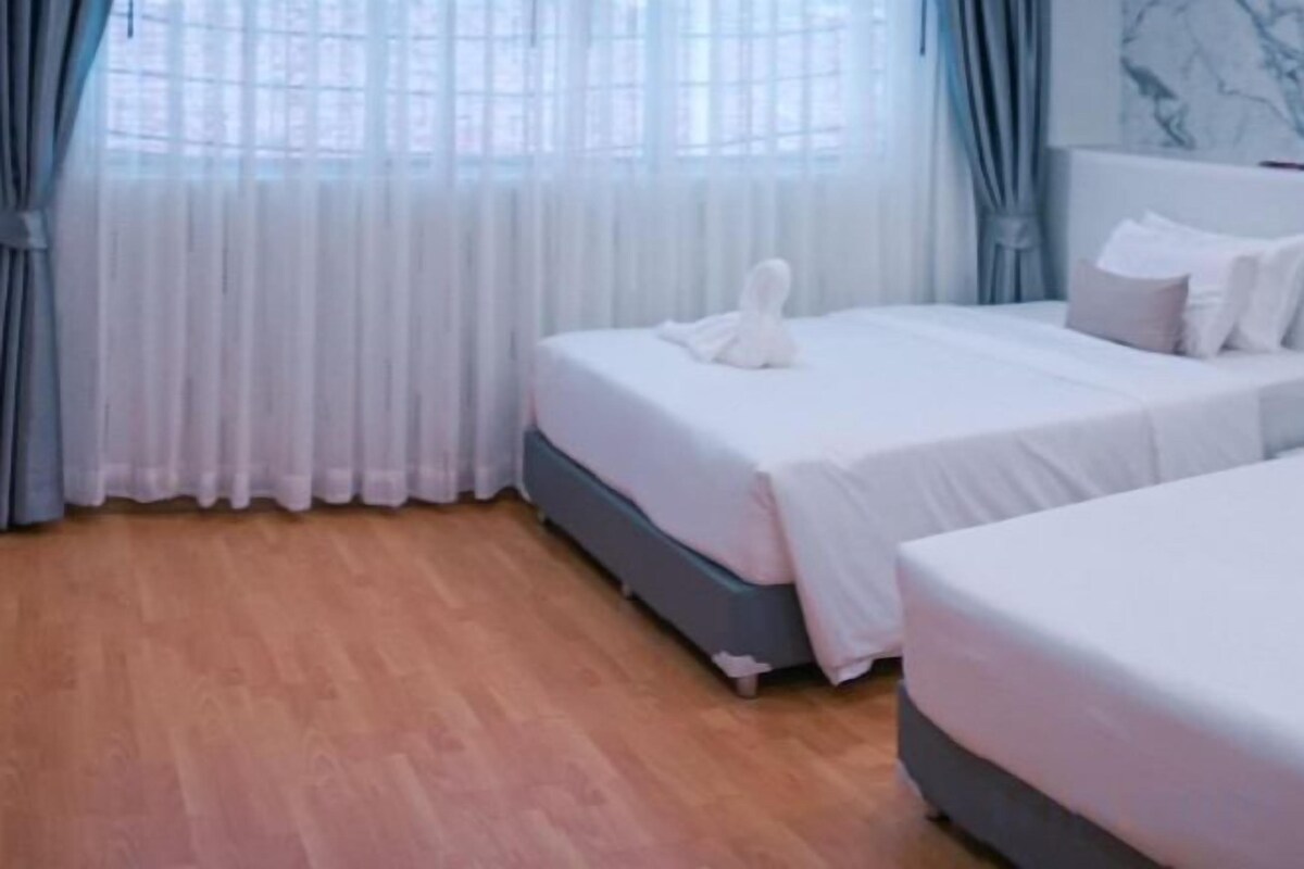 Minibar, két bảo mật tại phòng, bàn 