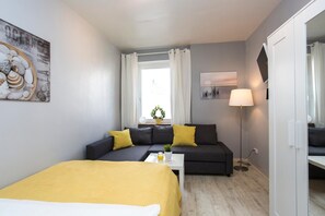 2 多间卧室、办公桌、熨斗/熨衣板、旅行婴儿床