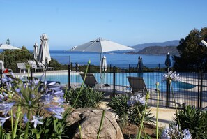 Seasonal outdoor pool, pool umbrellas, sun loungers - Corsica Paradise (Calcatoggio)