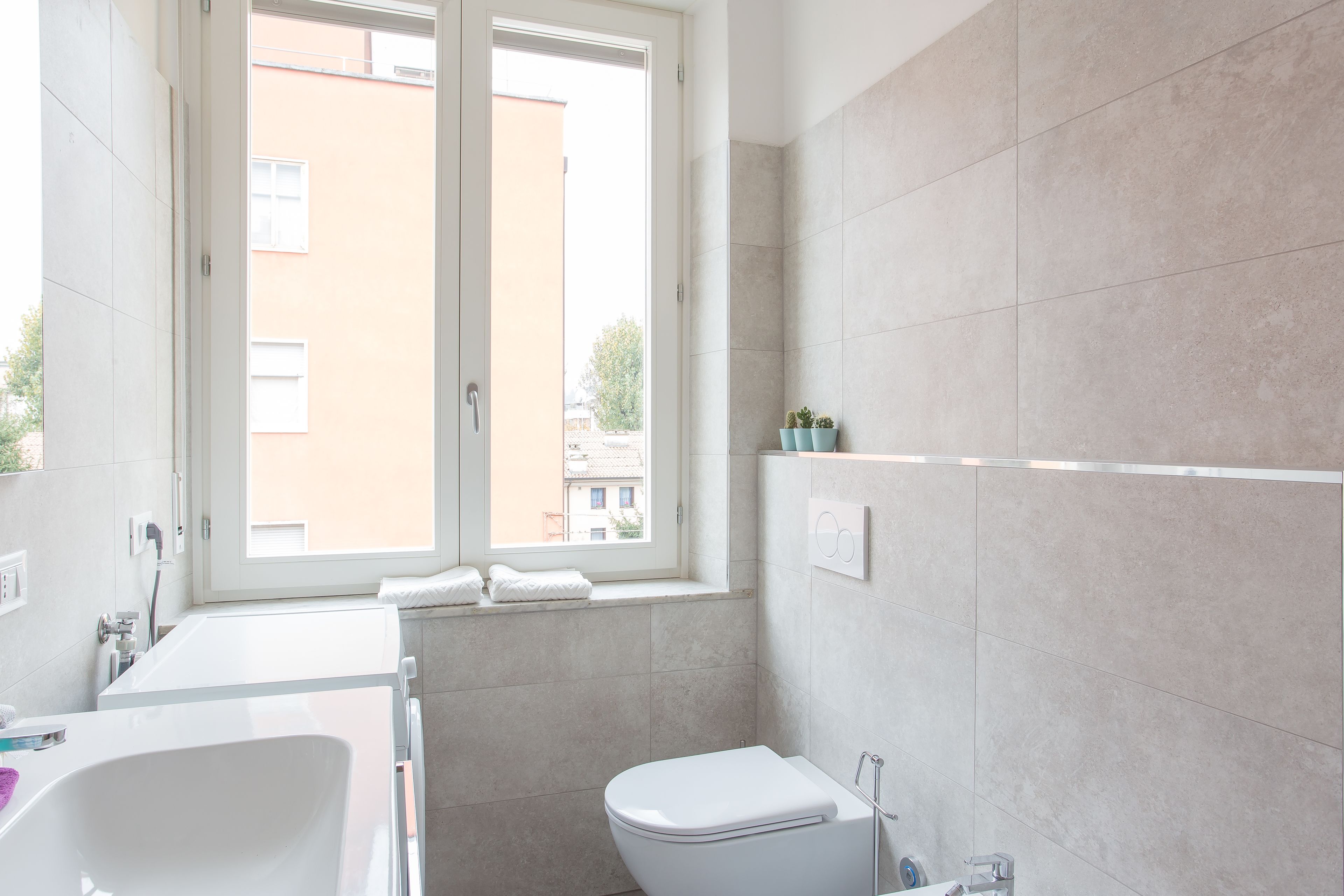 Apartment, 2 Bedrooms | Bathroom | Shower, hair dryer, bidet, towels