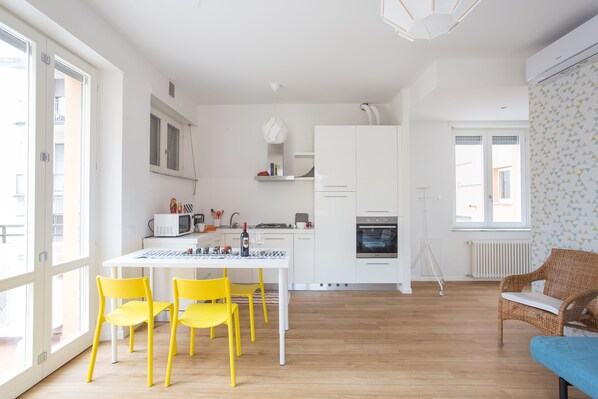 Apartment, 2 Bedrooms | Private kitchen