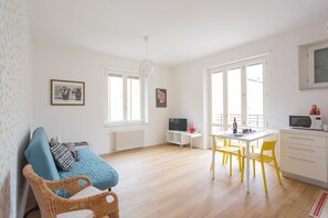 Apartment, 2 Bedrooms | Living area