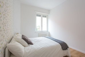 Apartamento, 2 quartos | Wi-Fi de cortesia, roupa de cama