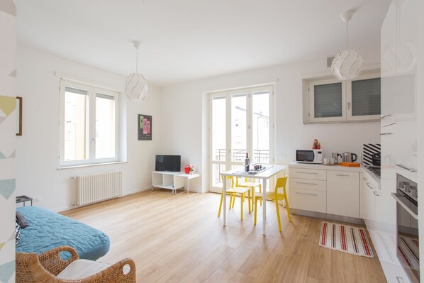 Apartment, 2 Bedrooms | Living area