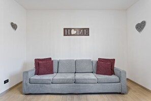 Căn hộ, 3 phòng ngủ | Khu phòng khách | TV màn hình phẳng 