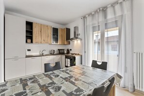 Apartment, 3 Bedrooms | Private kitchen | Full-size fridge, stovetop, electric kettle, cookware/dishes/utensils - Cassola - Via Loria 12 (Cassola)