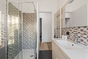 Bathroom - Cassola - Via Loria 12 (Cassola)