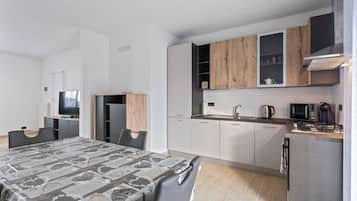 Apartment, 3 Schlafzimmer | Eigene Küche | Großer Kühlschrank, Herdplatte, Wasserkocher