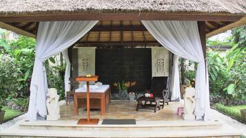 Aromaterapia y masajes con piedras calientes