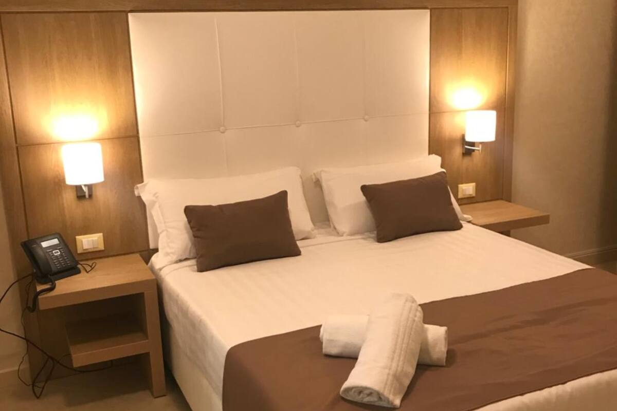 in-room safe, desk, laptop workspace, soundproofing