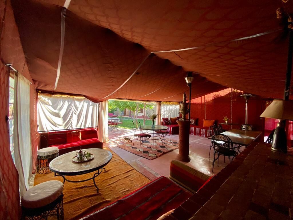 Café da manhã, almoço e jantar; culinária local 