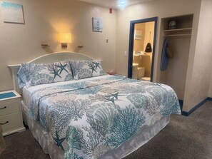 Standard Room, 1 King Bed | 1 bedroom, premium bedding, in-room safe, individually decorated - The Inn at Buzzards Bay (Buzzards Bay)
