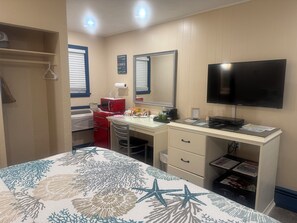 Standard Room, 1 King Bed | 1 bedroom, premium bedding, in-room safe, individually decorated - The Inn at Buzzards Bay (Buzzards Bay)