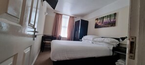 Laptop workspace, iron/ironing board, free cots/infant beds, free WiFi - Comfort Rooms (Plymouth)