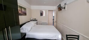 Laptop workspace, iron/ironing board, free cots/infant beds, free WiFi - Comfort Rooms (Plymouth)