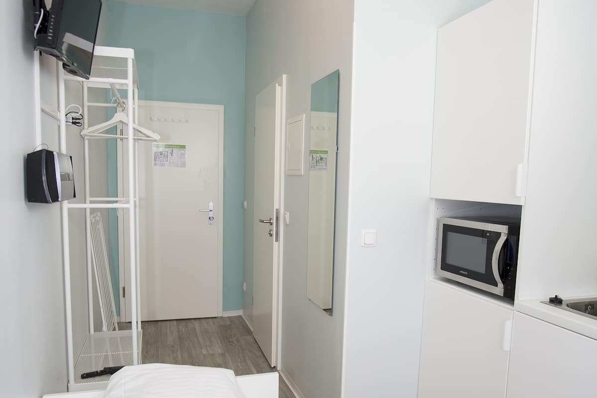 Studio (Prag) | Een bureau, een strijkplank/strijkijzer, gratis wifi, beddengoed