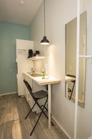 Studio (Hong Kong) | In-room dining - Micro Appartments Katz (Nuremberg)