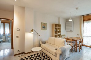 Apartment, 1 Bedroom | Living area | Flat-screen TV - Casa Ugolino - Cisanello Pisa (Pisa)