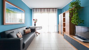 Leilighet, 2 soverom, balkong | Oppholdsområde