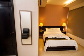 Blackout curtains, iron/ironing board, free WiFi, bed sheets - Hotel & Lounge Las Islas (San Juan Bautista Tuxtepec)
