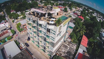 Vista frontal de la propiedad
