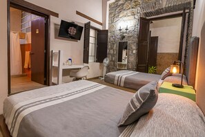 Junior Suite Double | Zimmersafe, Schreibtisch, schallisolierte Zimmer, Bügeleisen/Bügelbrett