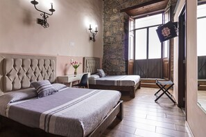 1 chambre, coffres-forts dans les chambres, bureau