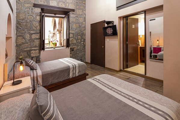 1 chambre, coffres-forts dans les chambres, bureau