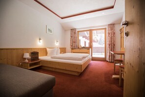Standard Double Room | Blackout drapes, free WiFi - Alpenhotel Schlickeralm (Telfes im Stubai)