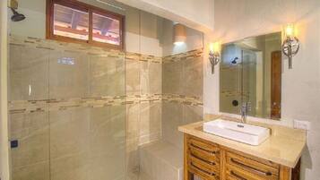 Villa, 4 Bedrooms | Bathroom | Shower, towels