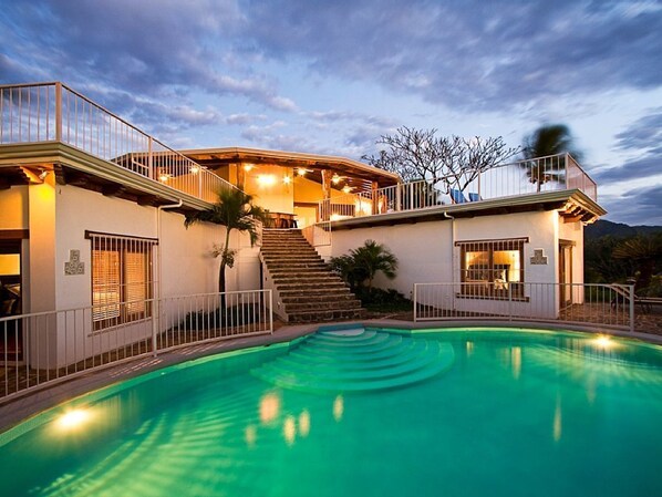 Outdoor pool - Casa Cielo (Santa Cruz)