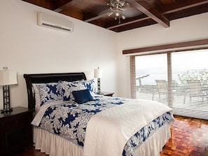 In-room safe, free WiFi, bed sheets - Casa Cielo (Santa Cruz)