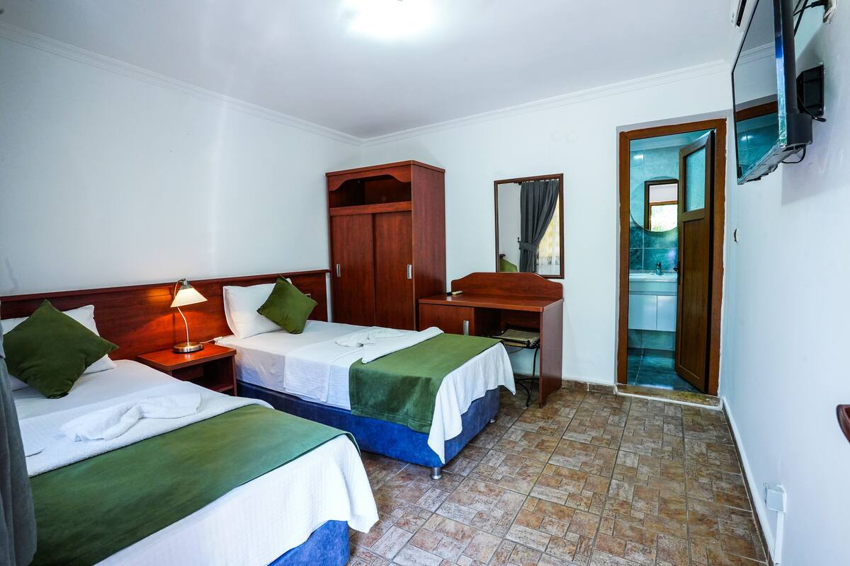 Classic Twin Room | Soundproofing, bed sheets