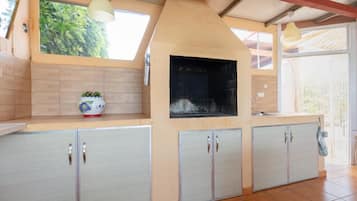 Réfrigérateur, micro-ondes, four, cafetiÚre/bouilloire