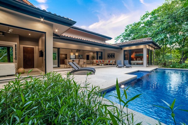 Kolam renang outdoor