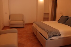 Habitación estándar | 1 habitación, minibar y caja de seguridad en la habitación 