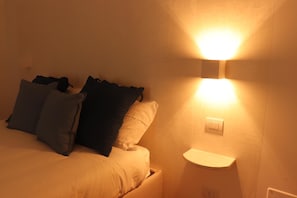 Standard Double Room | 1 bedroom, minibar, in-room safe, iron/ironing board
