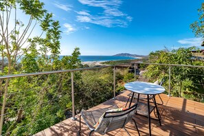 House, 4 Bedrooms | Balcony view