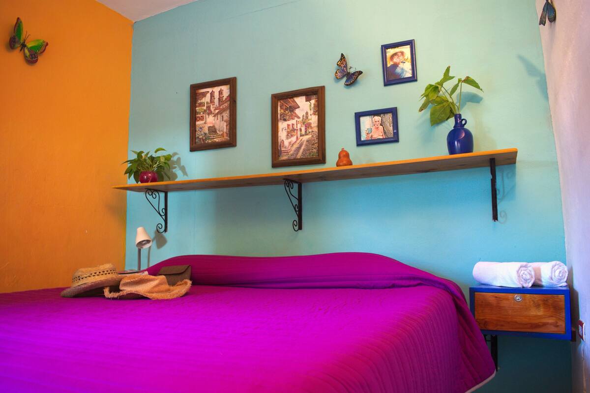 H3 Double Room, Shared Bathroom | Iron/ironing board (on request), bed sheets