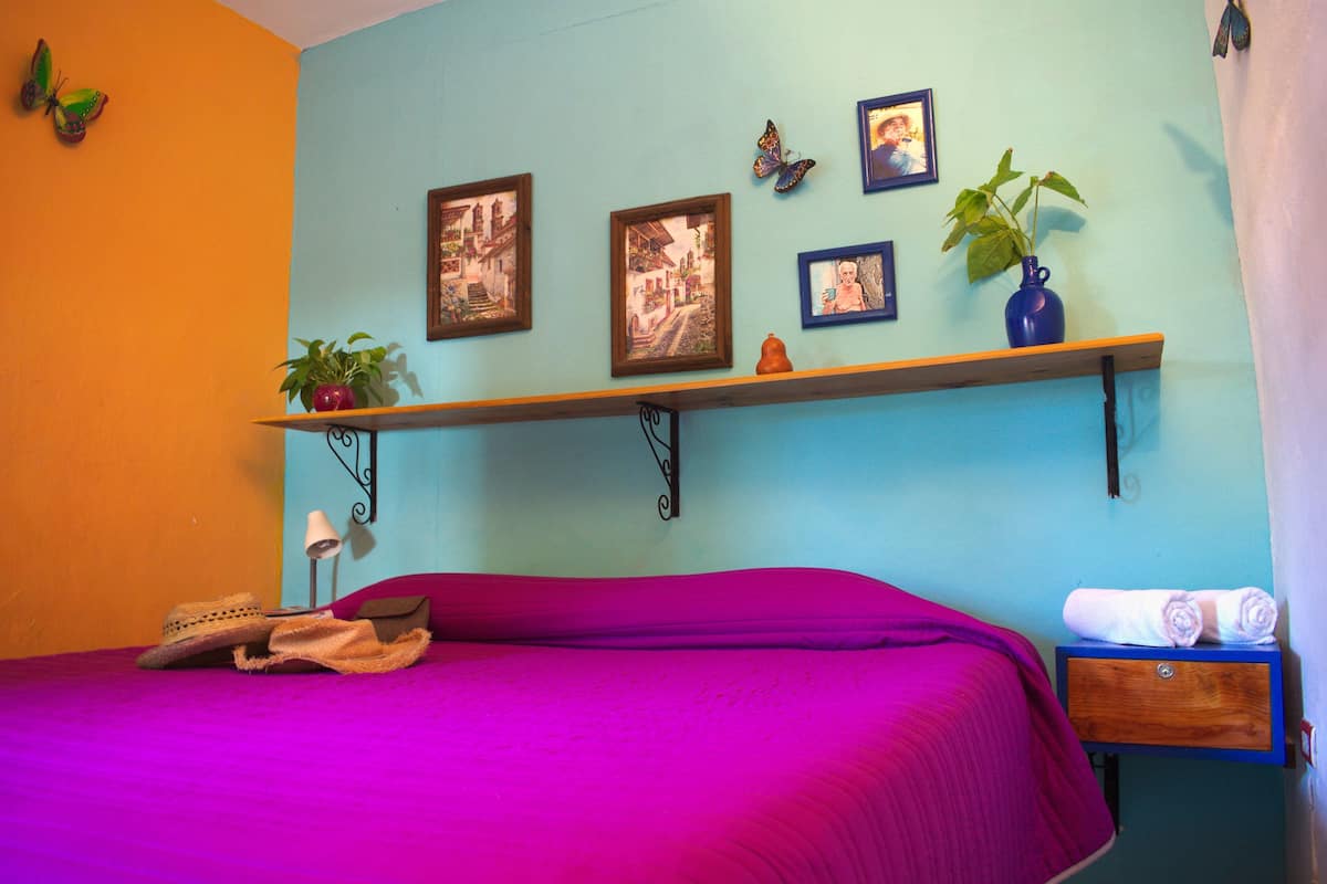 H3 Double Room, Shared Bathroom | Fer et planche à repasser, draps fournis