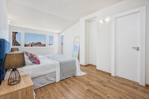 3 bedrooms, laptop workspace, iron/ironing board, Internet