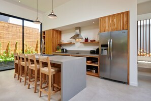 Vila, 4 kamar tidur | Dapur bersama | Lemari es besar, microwave, oven, dan mesin pencuci piring