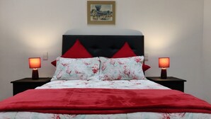 Double Room, Shared Bathroom (Buffalo) | Premium bedding, iron/ironing board (on request), WiFi (free) - Global Nomad (Cape Town)
