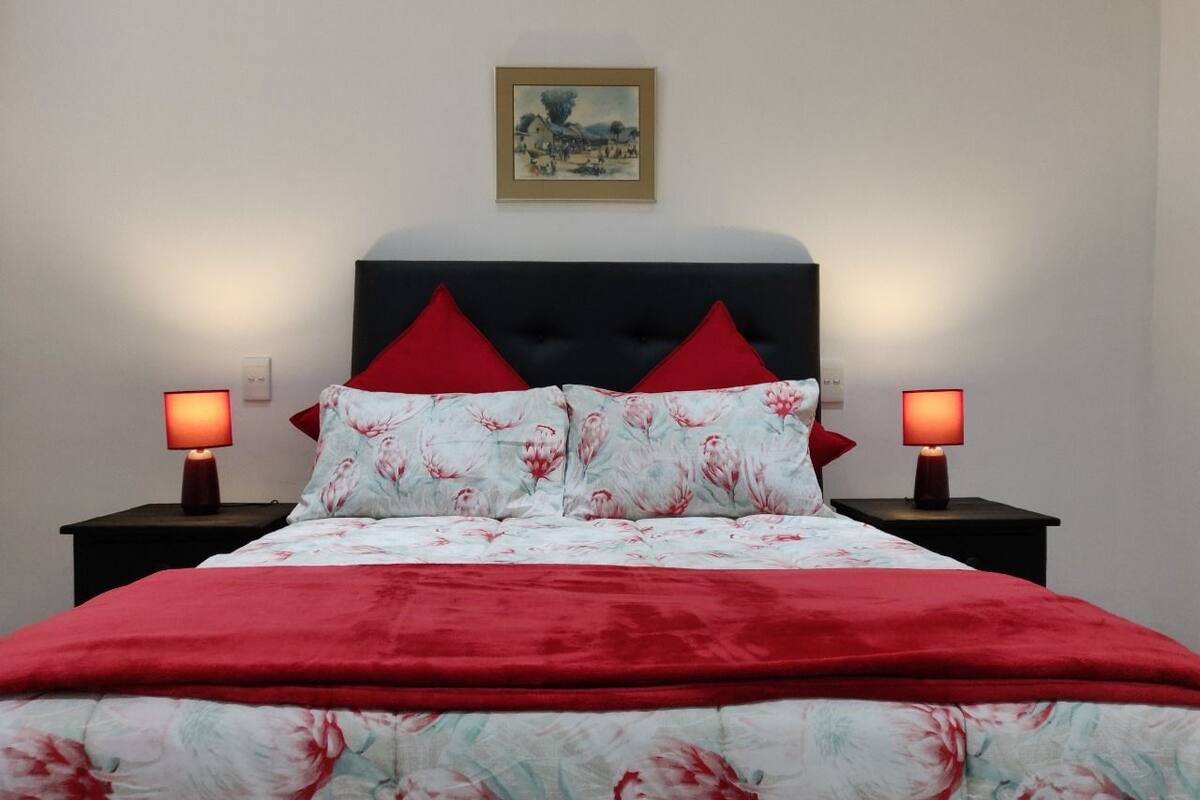 Double Room, Shared Bathroom (Buffalo) | Premium bedding, iron/ironing board, free WiFi, bed sheets